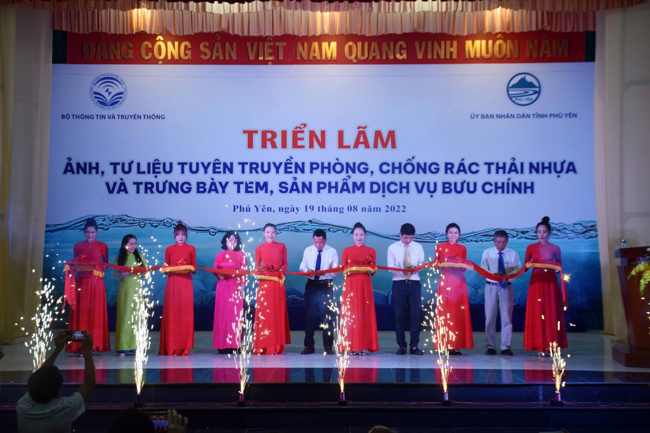 Triển lãm ảnh, tư liệu tuyên truyền phòng, chống rác thải nhựa