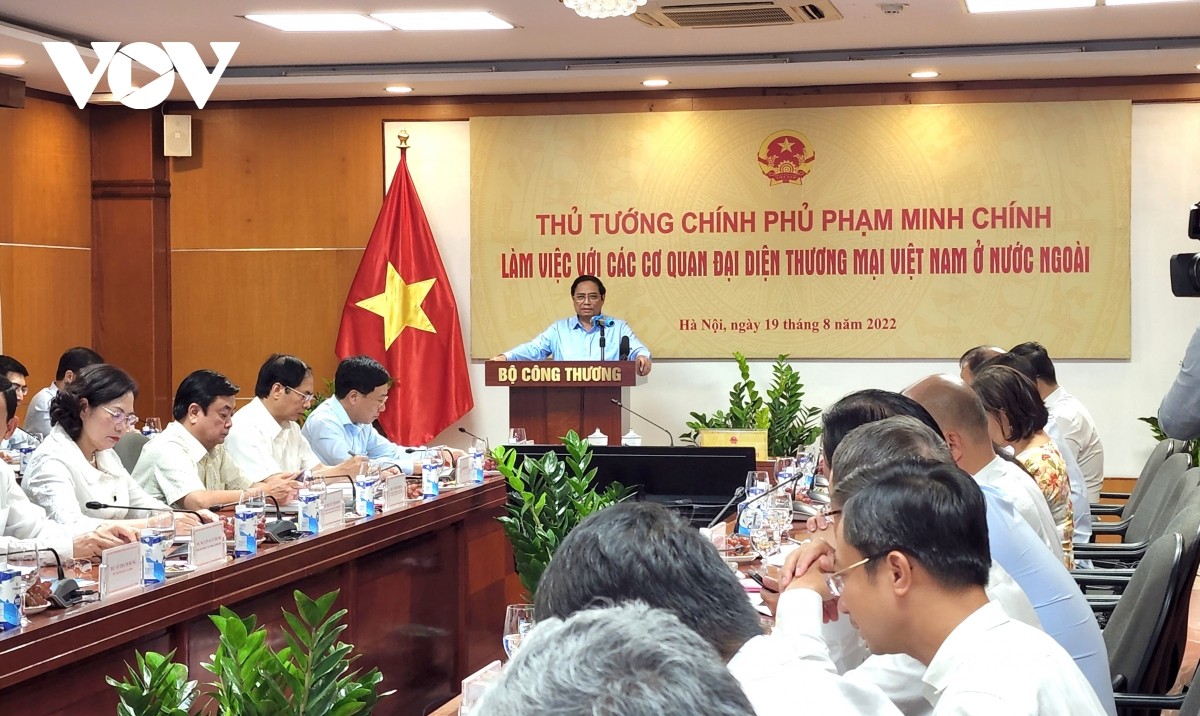Thủ tướng làm việc trực tuyến về phát triển thị trường nước ngoài