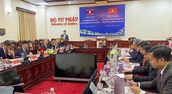 Toàn cảnh cuộc Hội đàm giữa Bộ trưởng Bộ Tư pháp nước Cộng hòa XHCN Việt Nam Lê Thành Long và Bộ trưởng Bộ Tư pháp nước Cộng hòa Dân chủ Nhân dân Lào Phayvy Siboualypha. Ảnh: TH.