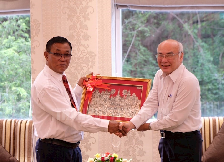 Chương trình nghệ thuật phục vụ cộng đồng người Việt Nam tại Nga