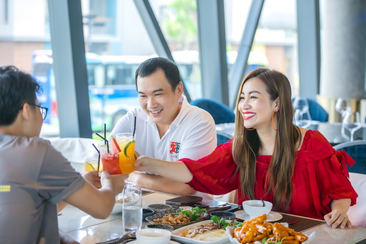 Ngoài các hoạt động vui chơi, sự góp mặt của các thương hiệu ẩm thực nổi tiếng cũng góp phần tạo nên sức hút cho NovaWorld Ho Tram.