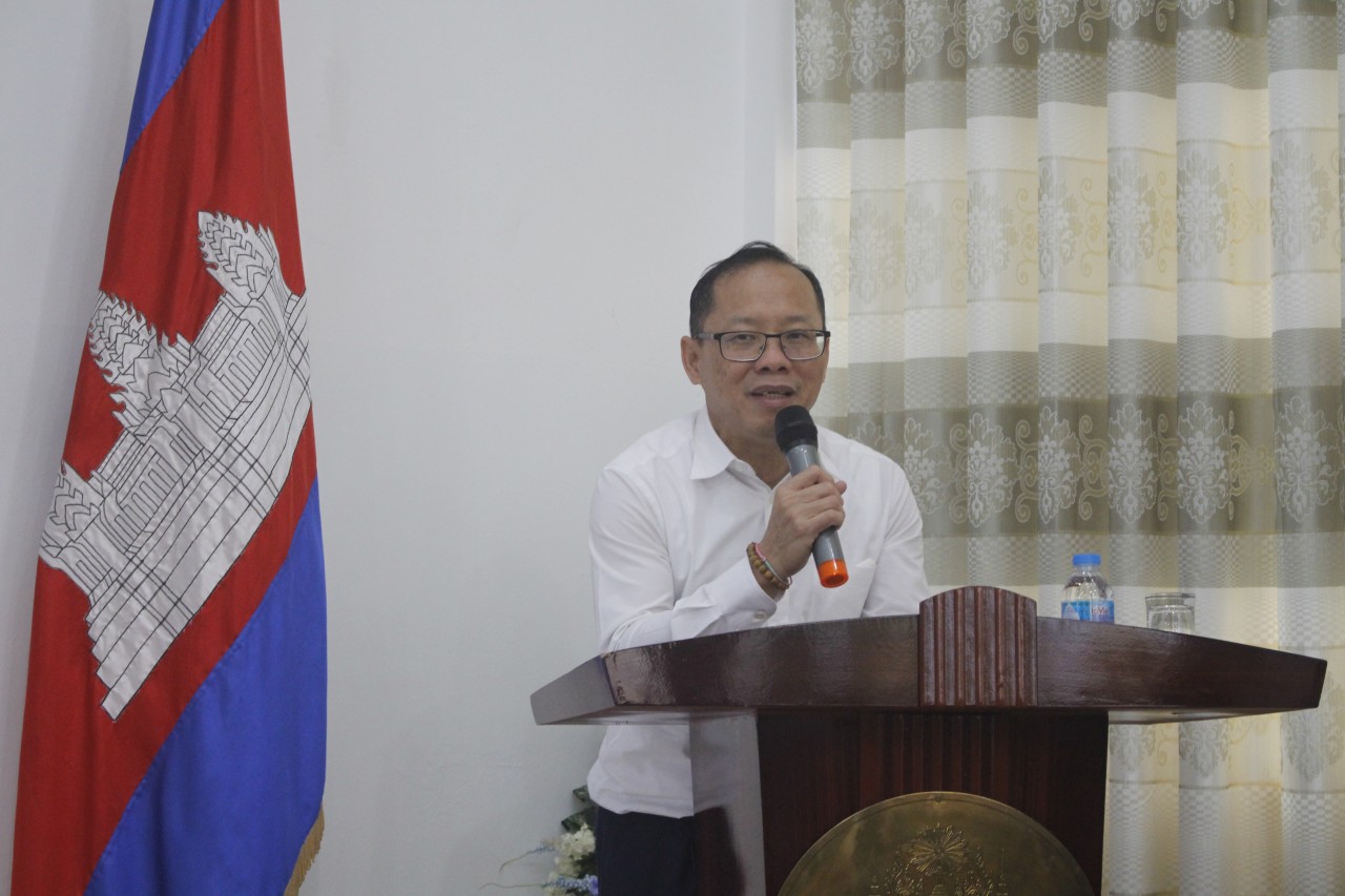 Trao 100 suất học bổng cho sinh viên Campuchia