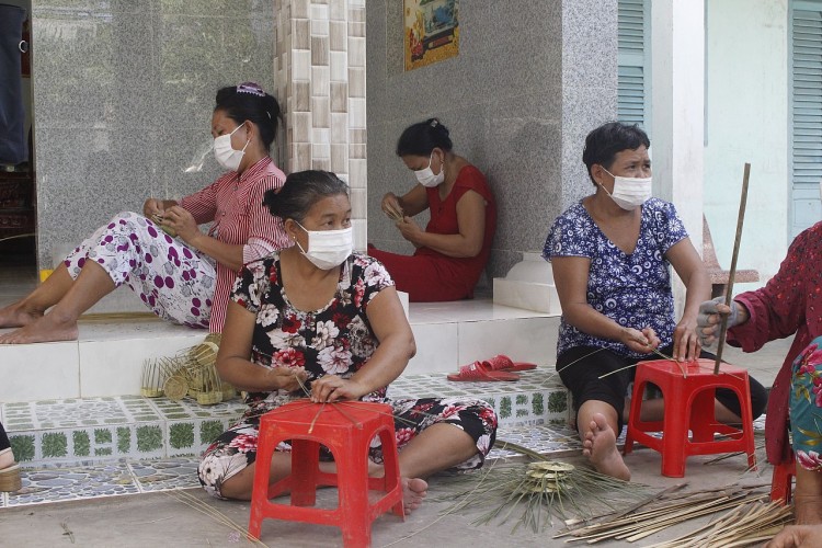 Thoát nghèo nhờ làm nghề cũ theo cách mới
