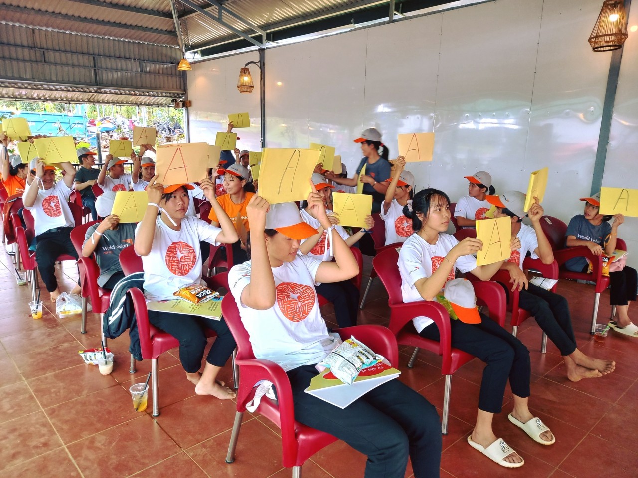 World Vision Việt Nam tập huấn kỹ năng bảo vệ trẻ em, ứng phó biến đổi khí hậu