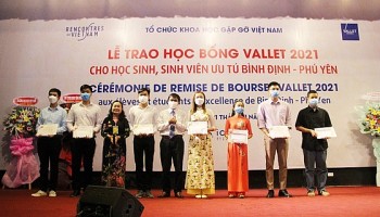 Hơn 3 tỷ đồng học bổng Vallet cho học sinh, sinh viên ưu tú Hà Tĩnh - Quảng Bình - Quảng Trị