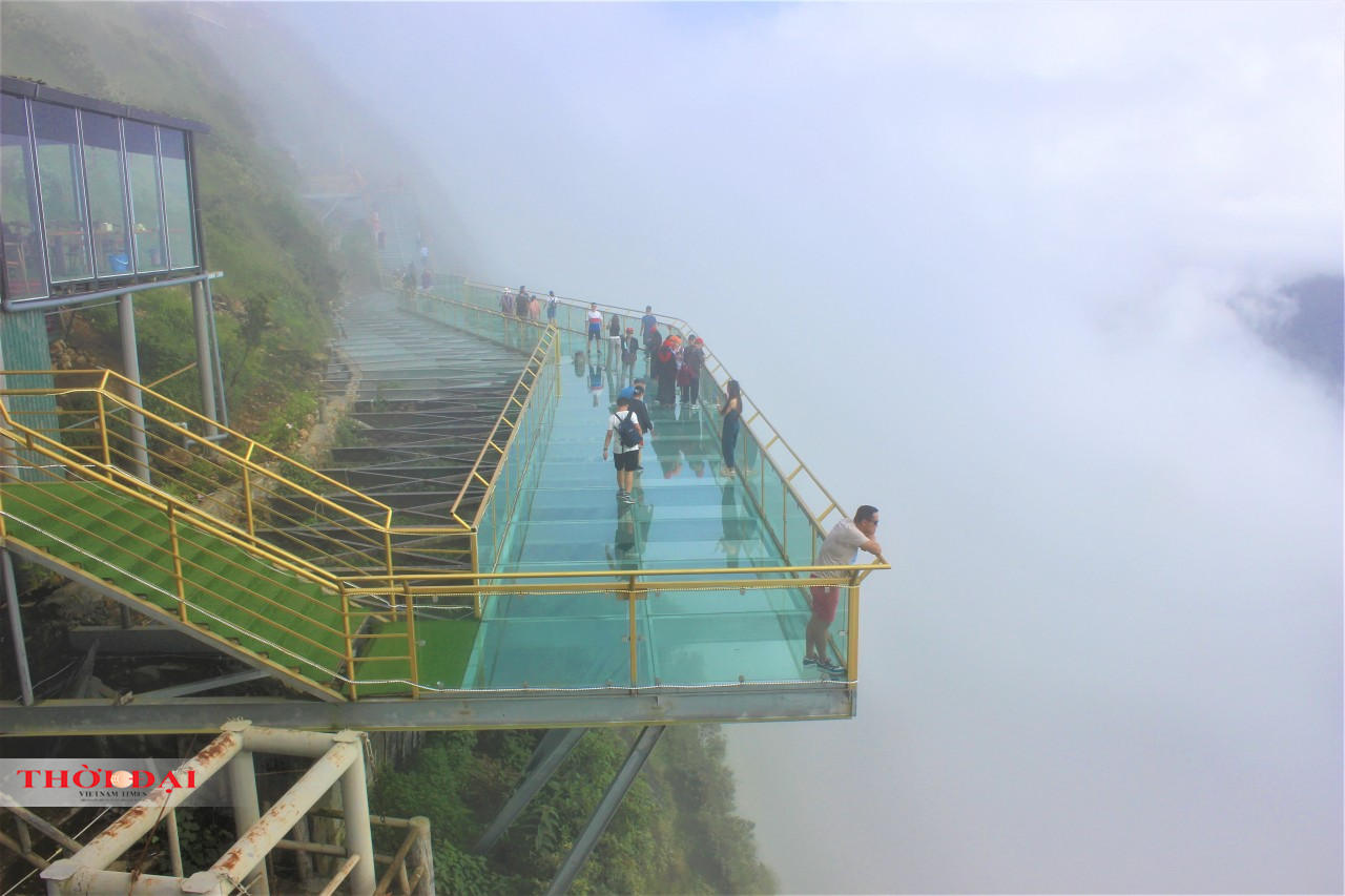 Cầu kính Rồng Mây - “dảy lụa” bay lưng chừng đỉnh trời Lai Châu Cầu kính Rồng Mây - “dảy lụa” bay lưng chừng đỉnh trời Lai Châu