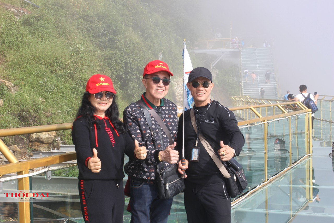 Cầu kính Rồng Mây - “dảy lụa” bay lưng chừng đỉnh trời Lai Châu Cầu kính Rồng Mây - “dảy lụa” bay lưng chừng đỉnh trời Lai Châu