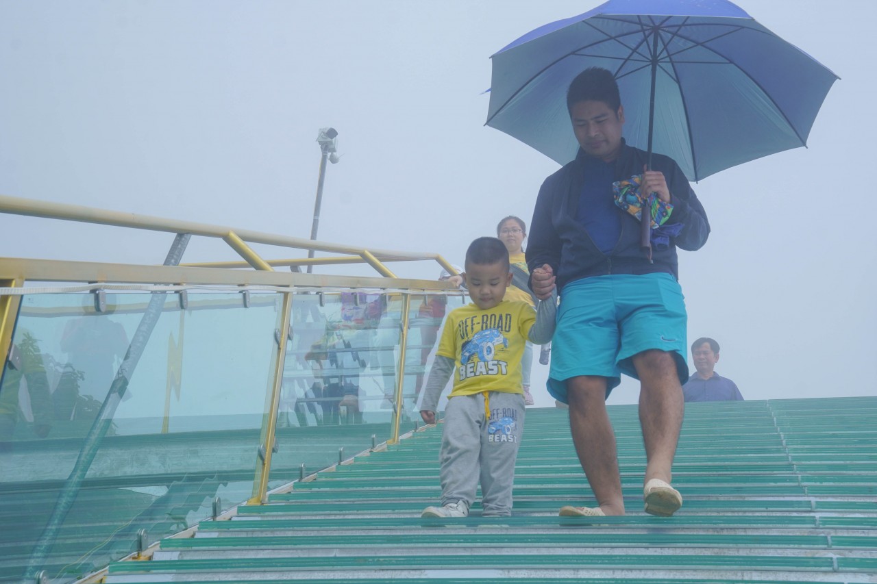 Cầu kính Rồng Mây - “dảy lụa” bay lưng chừng đỉnh trời Lai Châu Cầu kính Rồng Mây - “dảy lụa” bay lưng chừng đỉnh trời Lai Châu