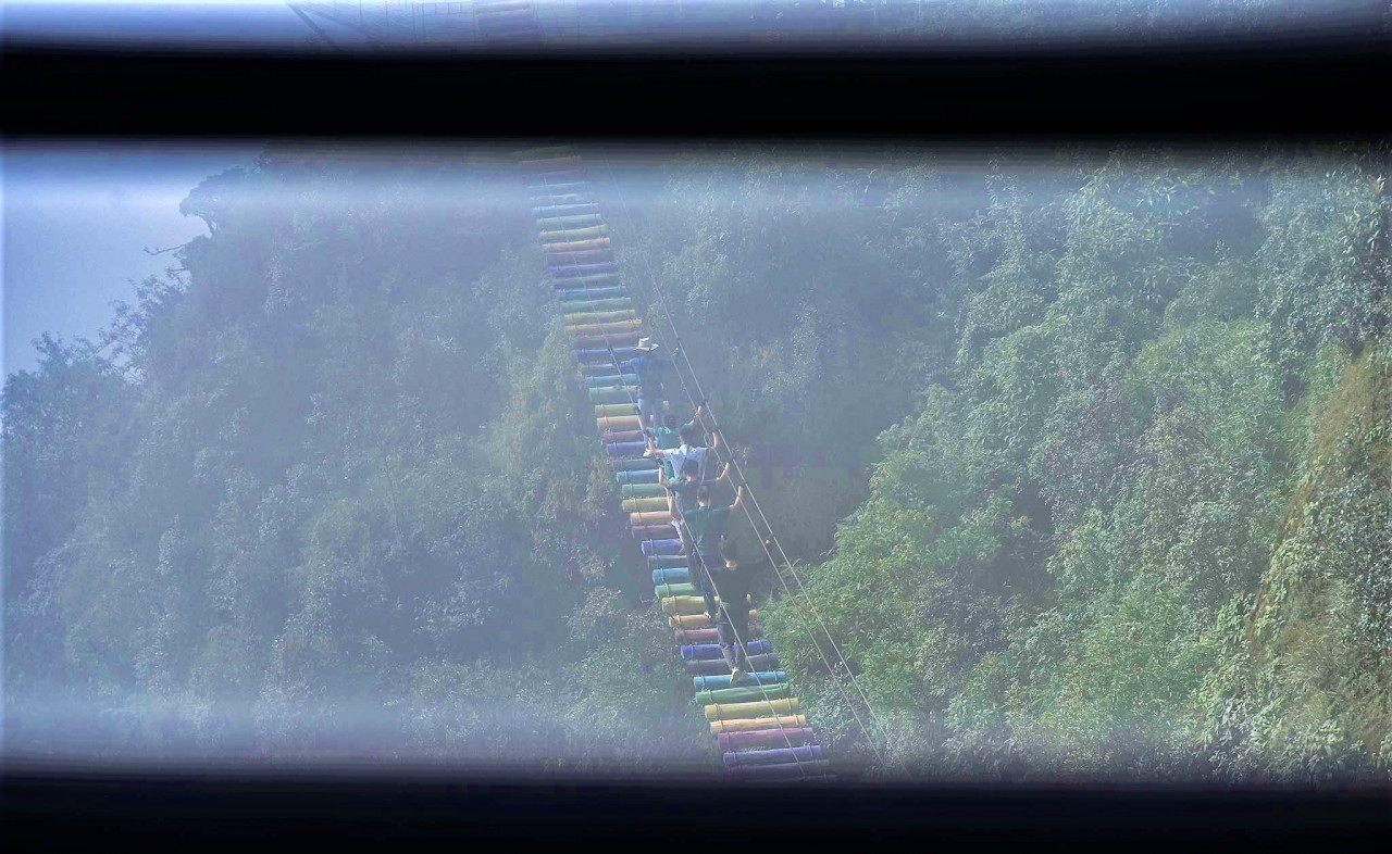 Cầu kính Rồng Mây - “dảy lụa” bay lưng chừng đỉnh trời Lai Châu Cầu kính Rồng Mây - “dảy lụa” bay lưng chừng đỉnh trời Lai Châu