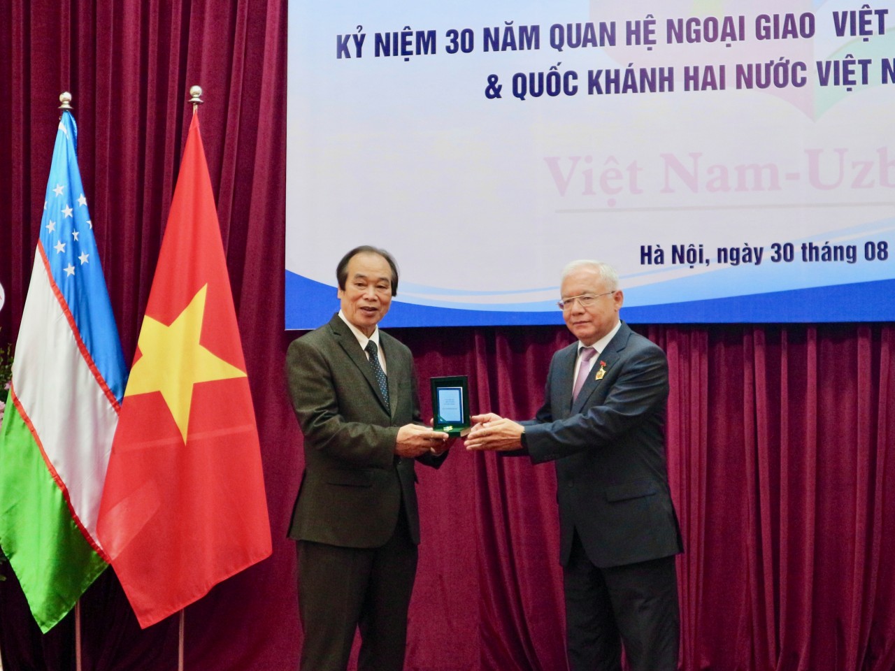 Gặp mặt hữu nghị kỷ niệm 30 năm ngày thiết lập quan hệ ngoại giao Việt Nam – Uzbekistan