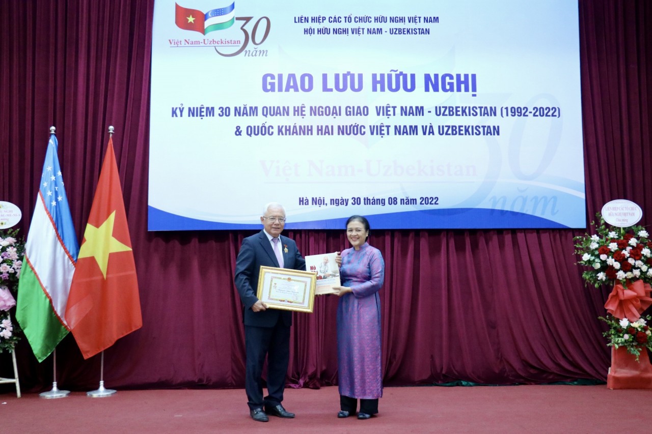 Gặp mặt hữu nghị kỷ niệm 30 năm ngày thiết lập quan hệ ngoại giao Việt Nam – Uzbekistan