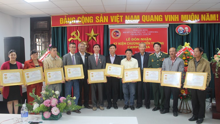 nhận kỷ niệm chương chiến trường Campuchia