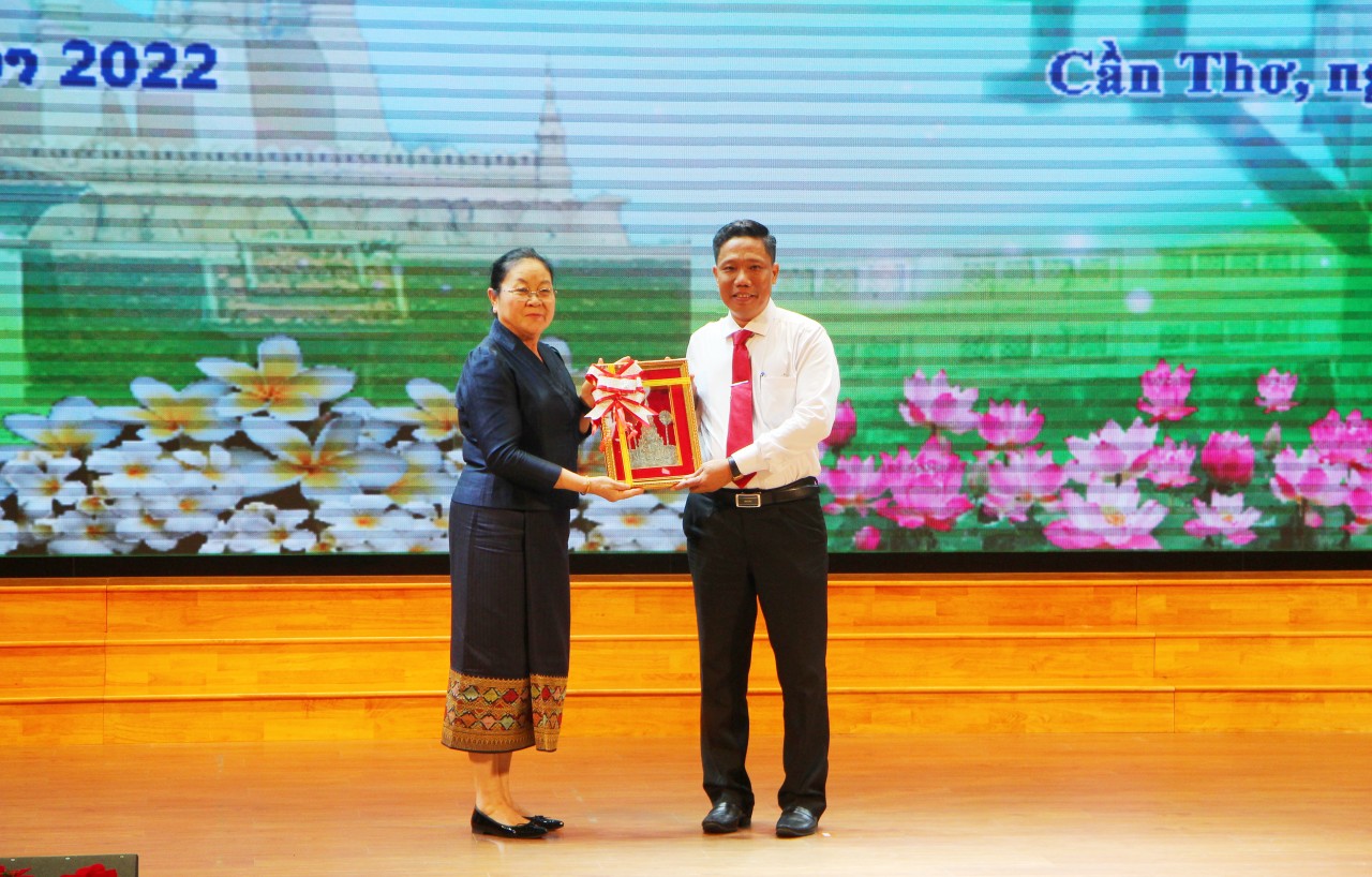 Cần Thơ họp mặt kỷ niệm 60 năm thiết lập quan hệ ngoại giao Việt Nam - Lào