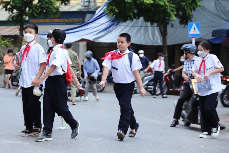[Photo] Không khí hân hoan của học sinh Thủ đô trong ngày khai giảng | Giáo dục | Vietnam+ (VietnamPlus)
