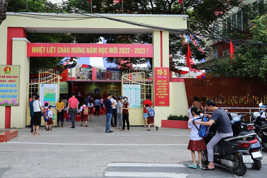 [Photo] Không khí hân hoan của học sinh Thủ đô trong ngày khai giảng | Giáo dục | Vietnam+ (VietnamPlus)