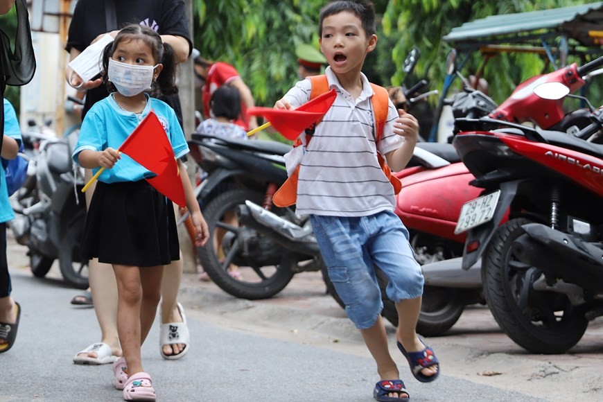 [Photo] Không khí hân hoan của học sinh Thủ đô trong ngày khai giảng | Giáo dục | Vietnam+ (VietnamPlus)