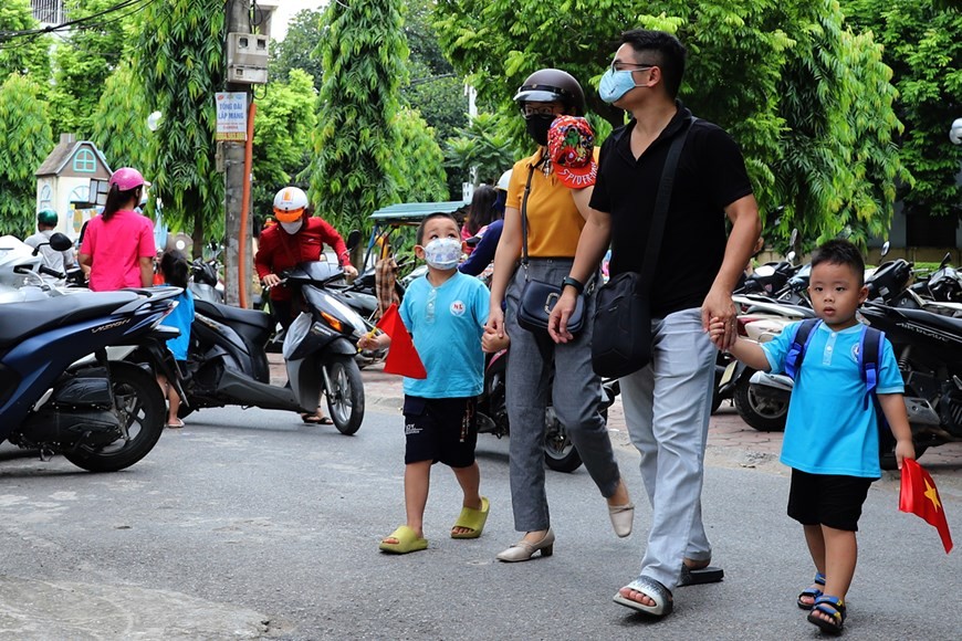 [Photo] Không khí hân hoan của học sinh Thủ đô trong ngày khai giảng | Giáo dục | Vietnam+ (VietnamPlus)