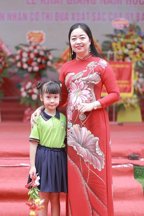 Trường tiểu học Tân Dân đón nhận Cờ thi đua của UBND tỉnh Phú Thọ tặng