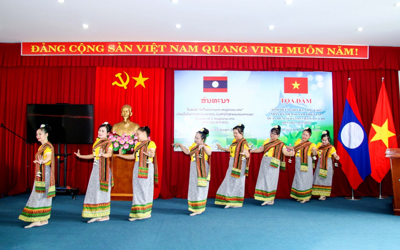 Cần Thơ tổ chức tọa đàm tình hữu nghị Việt Nam - Lào