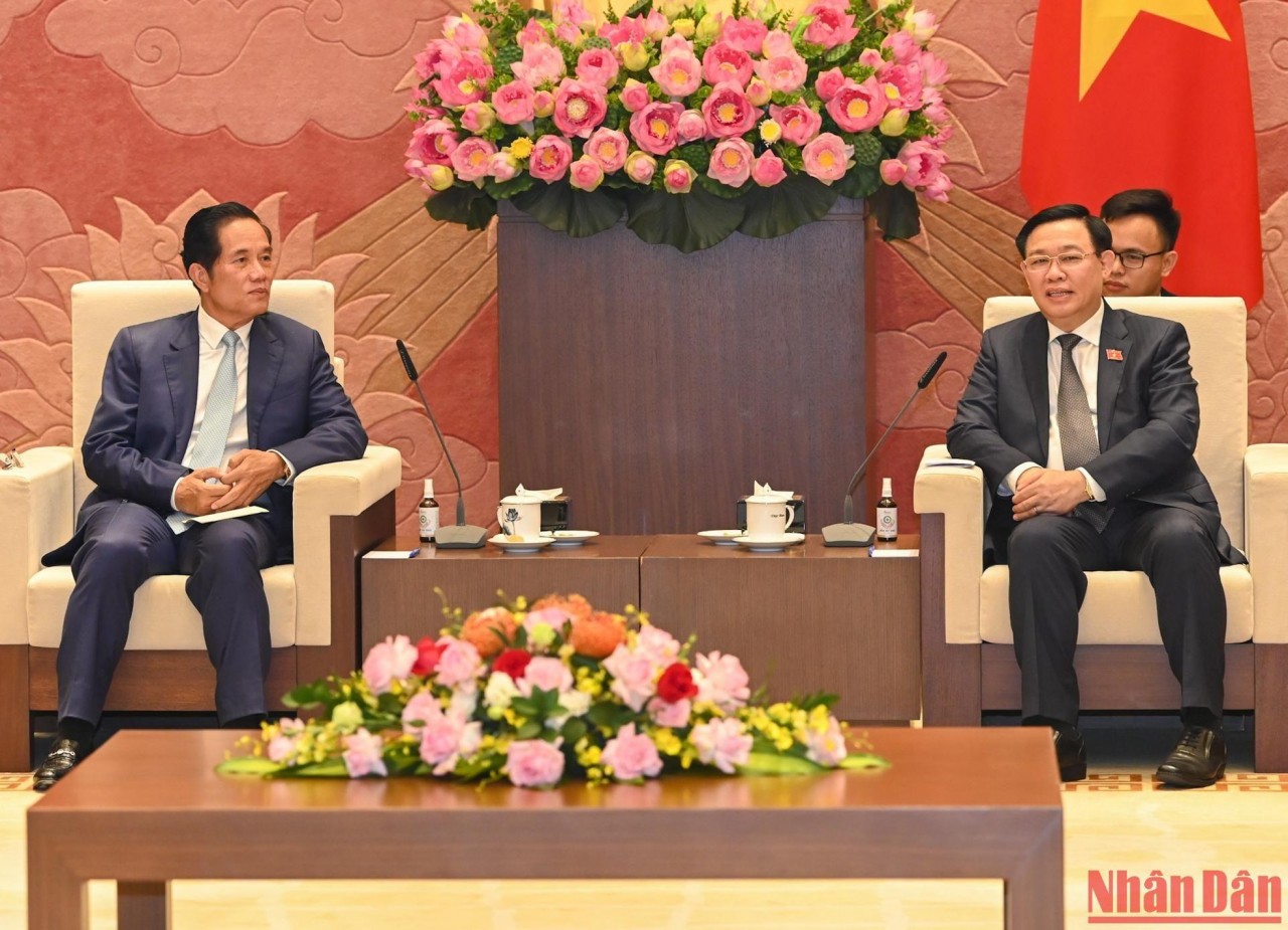 Chủ tịch Quốc hội tiếp đoàn đại biểu cấp cao Thủ đô Phnôm Pênh