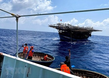 Cấp cứu kịp thời một ngư dân gặp nạn trên vùng biển Vũng Tàu