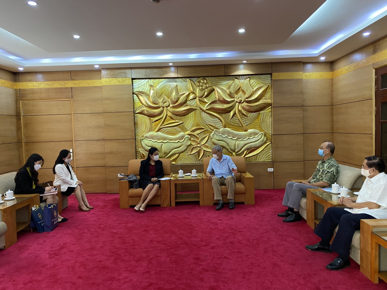 Chủ tịch Hội hữu nghị Việt Nam - Thái Lan Tạ Quang Ngọc tại buổi tiếp Tổng Lãnh sự Thái Lan tại thành phố Hồ Chí Minh Wiraka Mooddhitaporn