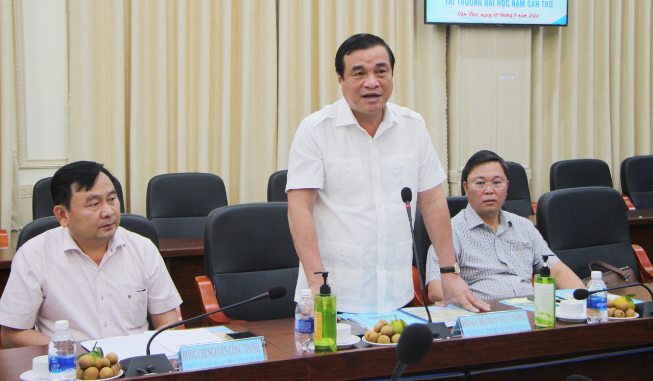 Cần Thơ: Tặng học bổng 1 tỷ đồng mỗi năm cho học trò nghèo, học giỏi tỉnh Quảng Nam