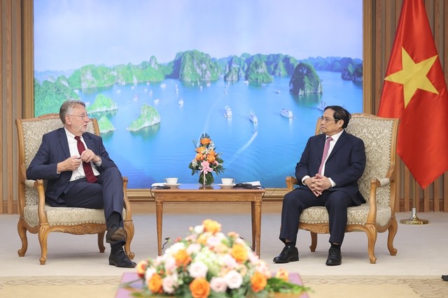 Thủ tướng Chính phủ Phạm Minh Chính đã tiếp ông Bernd Lange, Chủ tịch Ủy ban Thương mại quốc tế (INTA), Nghị viện châu Âu (EP) - Ảnh: VGP/Nhật Bắc