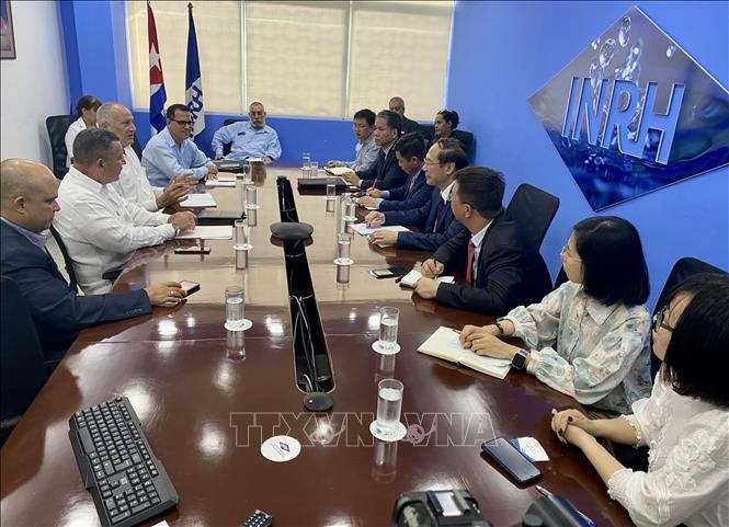 Đoàn công tác của Bộ Tài nguyên và Môi trường do Thứ trưởng Lê Công Thành dẫn đầu làm việc với lãnh đạo Cơ quan Tài nguyên nước Quốc gia Cuba.