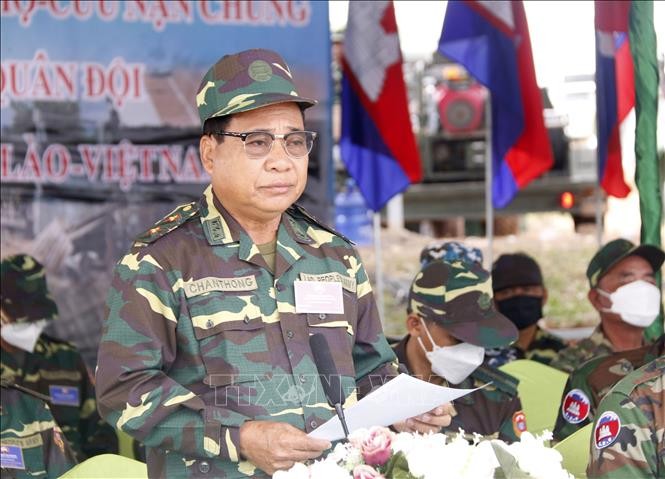 Trung tướng Chanthong Soneta-at, Thứ trưởng Bộ Quốc phòng Lào đang phát biểu khai mạc đợt diễn tập. Ảnh: Phạm Kiên/Phóng viên TTXVN tại Lào