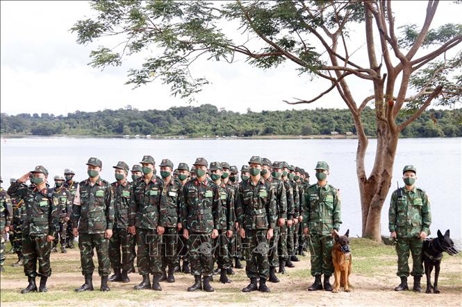Đoàn Việt Nam tại Lễ khai mạc. Ảnh: Bá Thành/Phóng viên TTXVN tại Lào