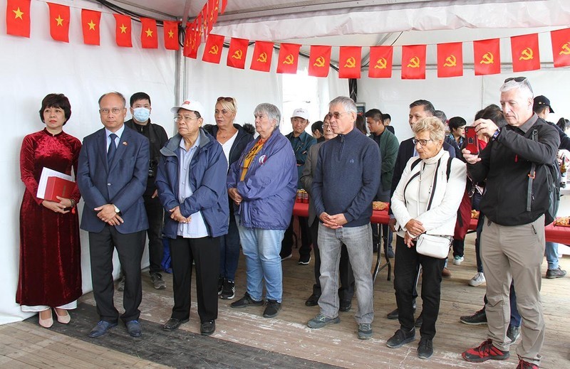 Khai trương Gian trưng bày của Báo Nhân Dân tại Hội báo L&apos;Humanité 2022