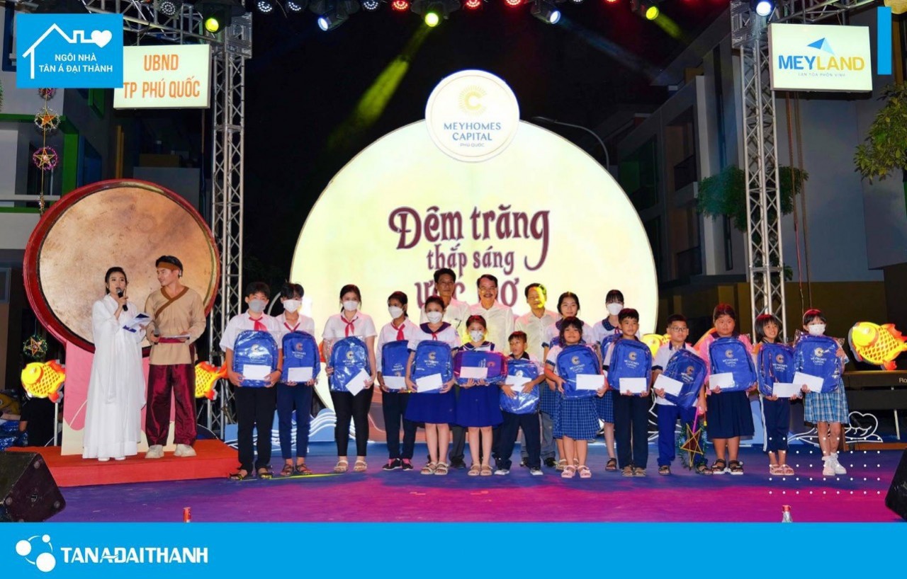 Hàng nghìn trẻ em Phú Quốc tham gia “đêm trăng thắp sáng ước mơ” Hàng nghìn trẻ em Phú Quốc tham gia “đêm trăng thắp sáng ước mơ”