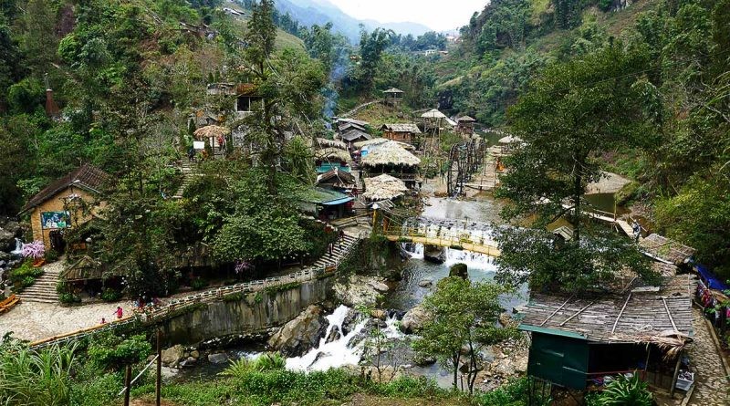 Bản Cát Cát Sapa mang trên mình vẻ đẹp thơ mộng giữa núi rừng hùng vĩ, xanh ngát.