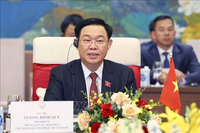 Chủ tịch Quốc hội Vương Đình Huệ đón, hội đàm với Chủ tịch Quốc hội Campuchia