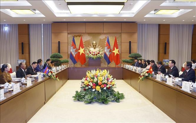 Chủ tịch Quốc hội Vương Đình Huệ đón, hội đàm với Chủ tịch Quốc hội Campuchia