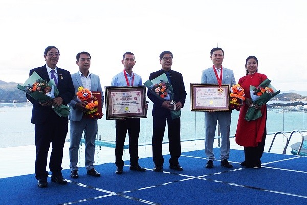 VietKings công nhận bể bơi vô cực nước mặn Panorama Nha Trang nhận 2 kỷ lục Việt Nam