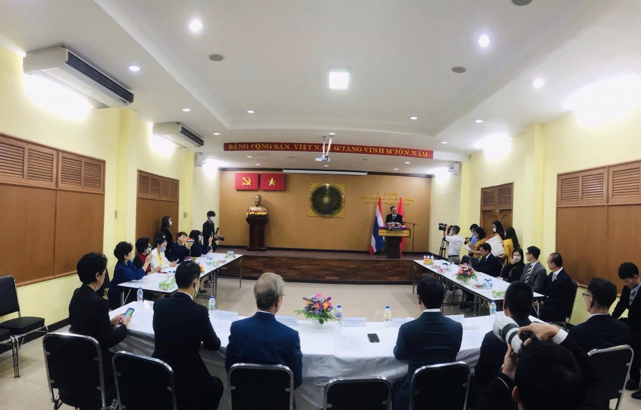 Toàn cảnh buổi Lễ trao tặng Bằng khen tại ĐSQ Việt Nam tại Thái Lan (Ảnh: 