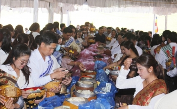 dai le cau sieu cac anh hung liet sy viet nam lao xin don nhan long thanh va tinh doan ket