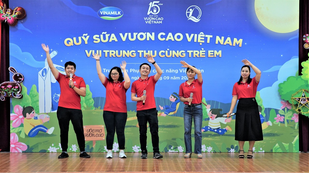 Vinamilk và Quỹ sữa vươn cao Việt Nam cùng trẻ em vui Tết Trung thu