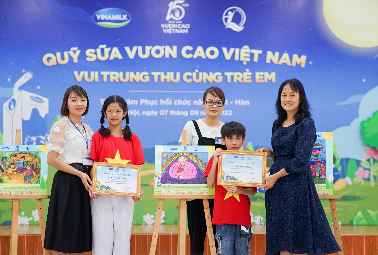Vinamilk và Quỹ sữa vươn cao Việt Nam cùng trẻ em vui Tết Trung thu
