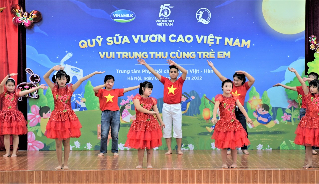 Vinamilk và Quỹ sữa vươn cao Việt Nam cùng trẻ em vui Tết Trung thu
