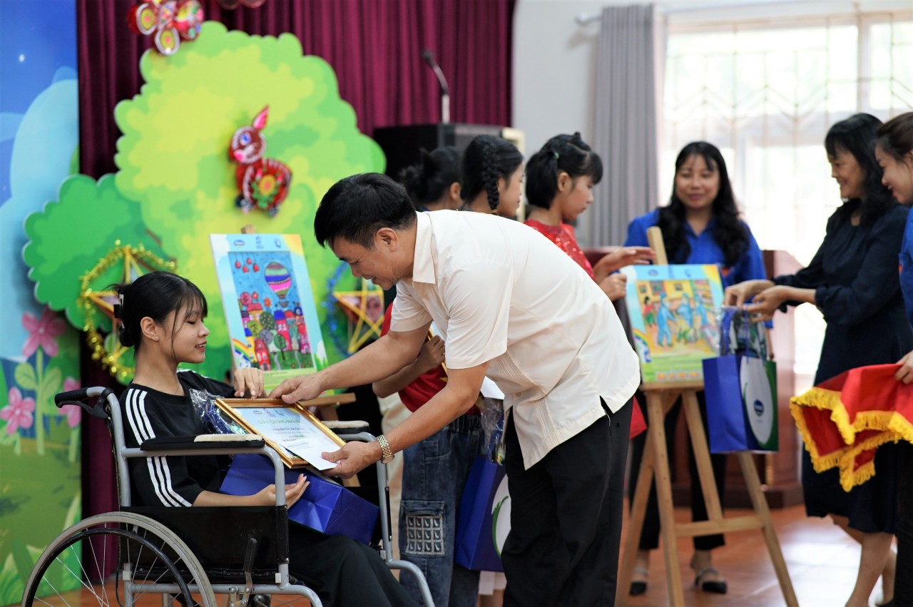 Vinamilk và Quỹ sữa vươn cao Việt Nam cùng trẻ em vui Tết Trung thu