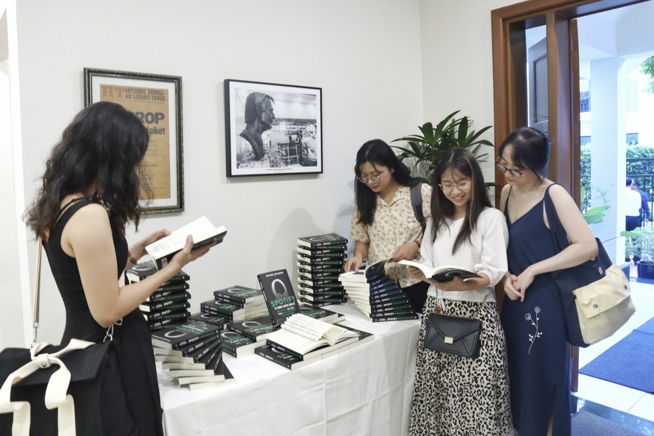 sự kiện Giới thiệu sách Spotify và những chuyện chưa kể thu hút đông đảo độc giả (Ảnh: Hạnh Trần).