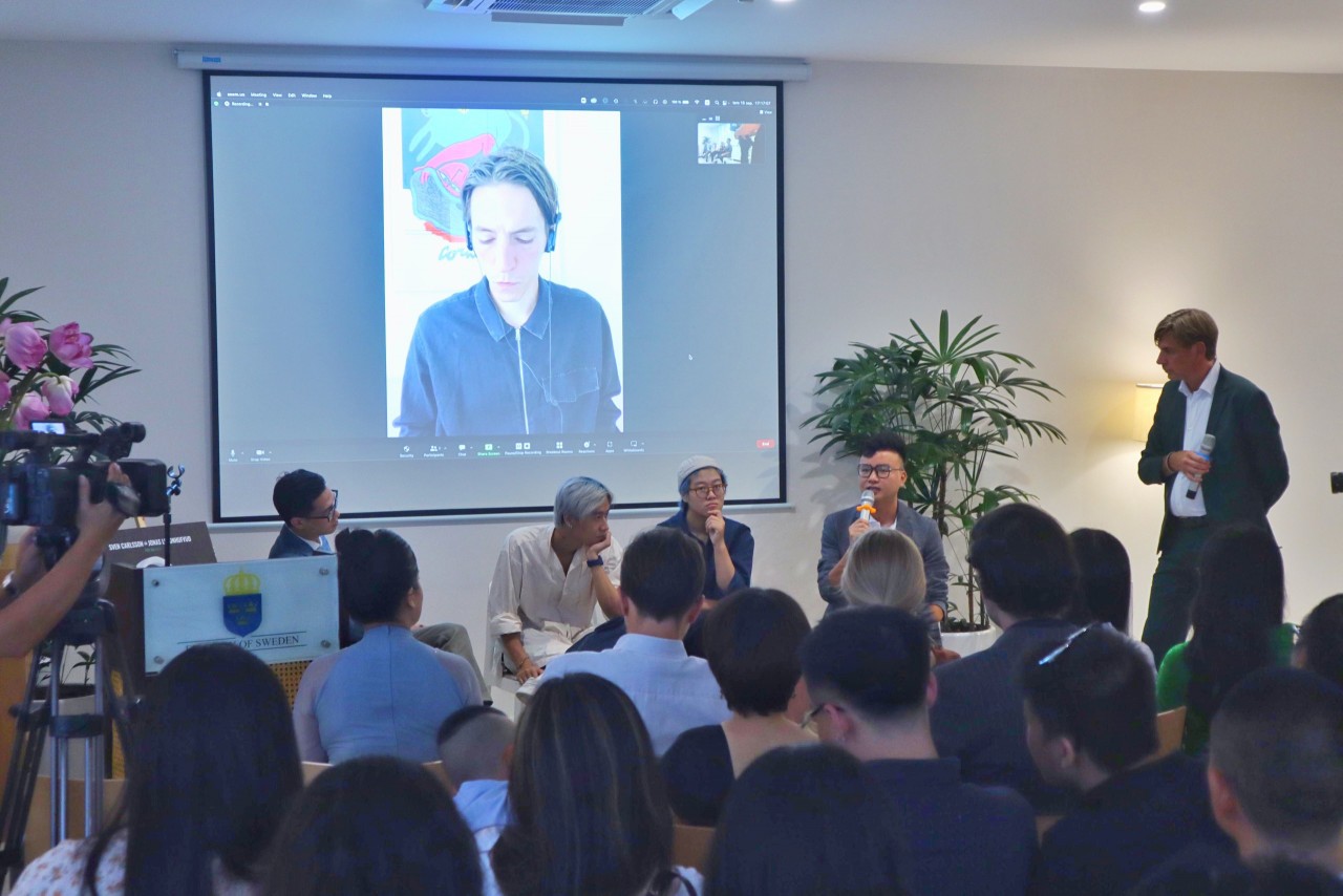 Giao lưu trực tuyến tác giả cuốn sách những người liên quan đến sản xuất âm nhạc (Ảnh: Hạnh Trần).