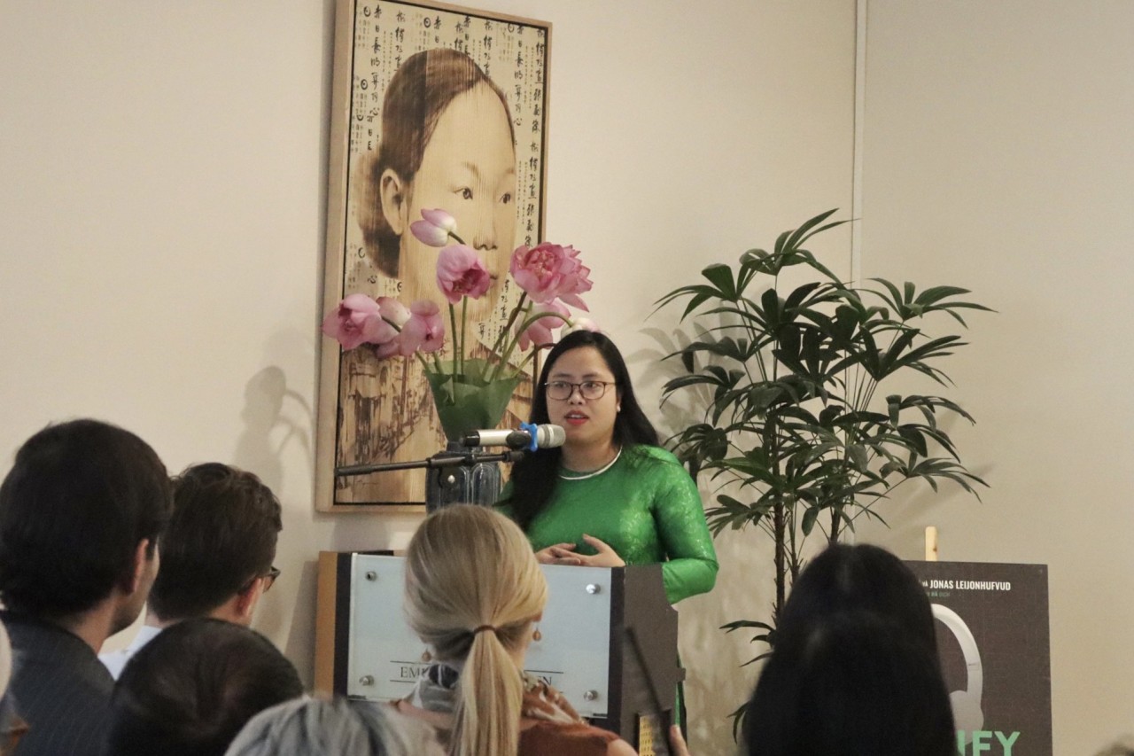 Bà Nguyễn Thu Trang - Phó Tổng Giám đốc Tân Việt Books phát biểu tại sự kiện (Ảnh: Hạnh Trần).