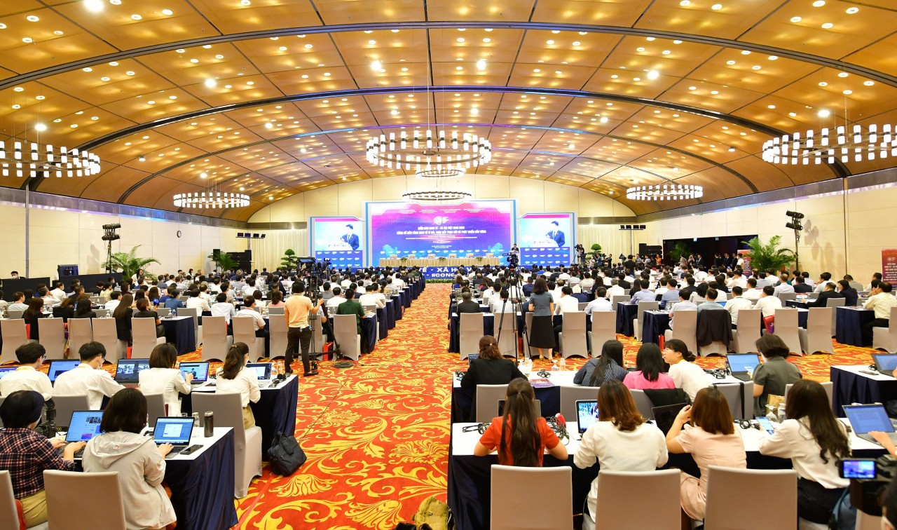 Toàn cảnh Diễn đàn kinh tế - Xã hội năm 2022.