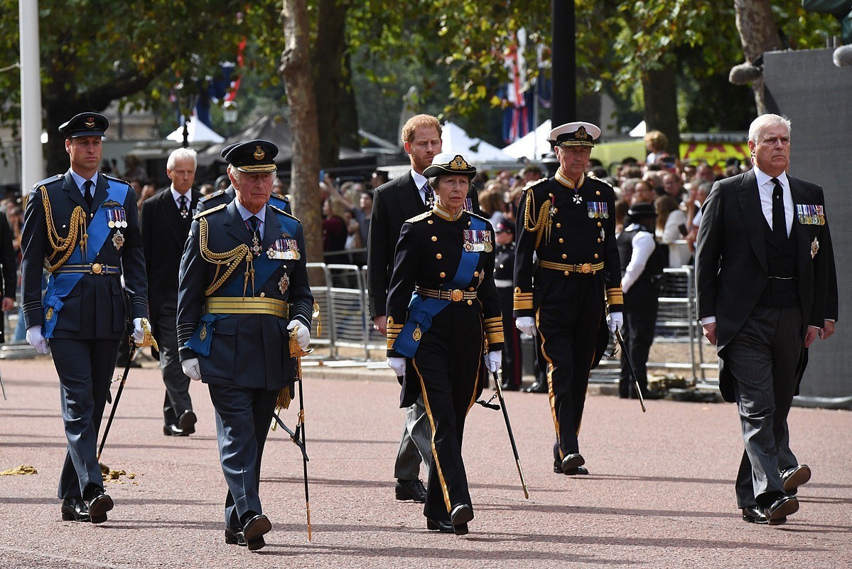 Hành trình cuối cùng của cố Nữ hoàng Anh Elizabeth II từ Balmoral đến London Hành trình cuối cùng của cố Nữ hoàng Anh Elizabeth II từ Balmoral đến London