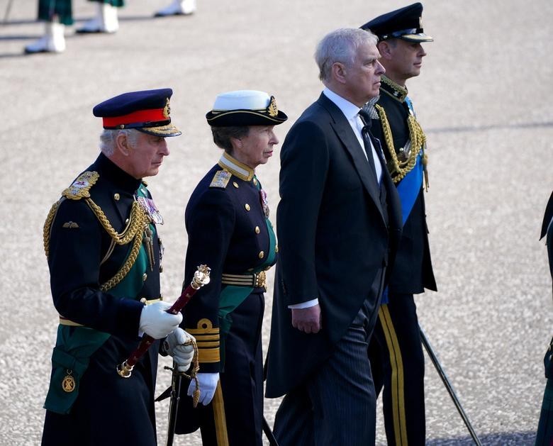Vương quốc Anh tiễn biệt Nữ hoàng Anh Elizabeth II về nơi an nghỉ cuối cùng Hành trình cuối cùng của cố Nữ hoàng Anh Elizabeth II từ Balmoral đến London