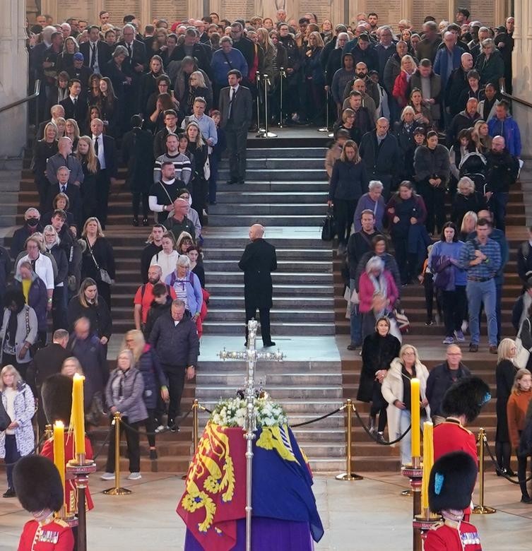 Hành trình cuối cùng của cố Nữ hoàng Anh Elizabeth II từ Balmoral đến London Hành trình cuối cùng của cố Nữ hoàng Anh Elizabeth II từ Balmoral đến London